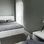 Maria Z Ogrodkiem I Parkingiem Apartmán *