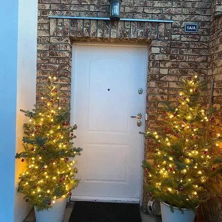 Maria Z Ogrodkiem I Parkingiem