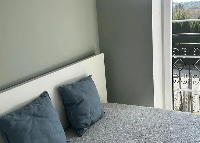 Maria Z Ogrodkiem I Parkingiem Apartment Srem