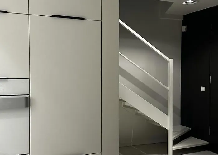 Maria Z Ogrodkiem I Parkingiem Apartment Srem