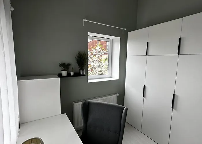 Maria Z Ogrodkiem I Parkingiem * Srem